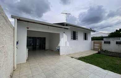 Imagem: A casa possui 3 Dormitórios, 1 Banheiro, 2 Vagas na garagem