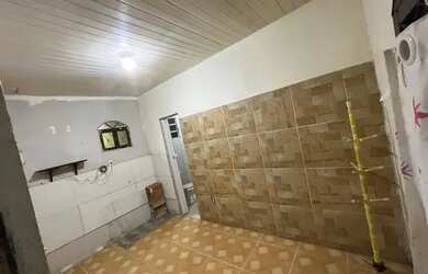 Imagem: A casa possui 1 Dormitório e 1 Banheiro e está localizado