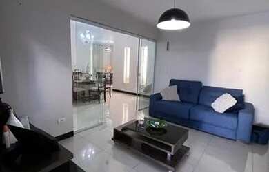 Imagem: A casa possui 3 Dormitórios, 3 Banheiros, 5 Vagas na garagem