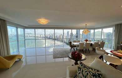 Imagem: O apartamento possui 4 Dormitórios, 5 Banheiros, 4 Vagas na