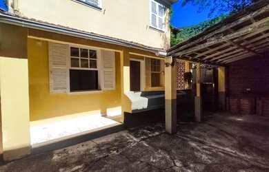 Imagem: A casa possui 2 Dormitórios, 1 Banheiro, 1 Vaga na garagem