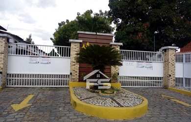 Imagem: A casa possui 3 Dormitórios, 2 Banheiros, 2 Vagas na garagem