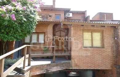 Imagem: A casa possui 4 Dormitórios, 5 Banheiros, 400m² de Área e