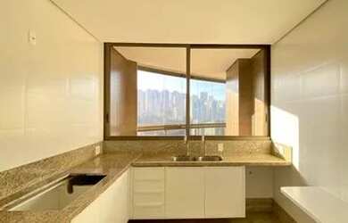 Imagem 10: Vista de milhões. Piscina, Varanda, Guarda roupae244m² de Área