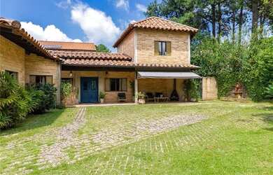 Imagem: A casa em condomínio possui 3 Dormitórios, 4 Banheiros, 5