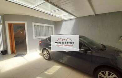 Imagem: A casa possui 3 Dormitórios, 4 Banheiros, 2 Vagas na garagem