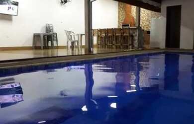 Imagem: A casa possui 1 Dormitório, 2 Vagas na garagem e está localizado