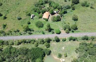 Imagem: A fazenda possui 147m² de Área e está localizado em Flores