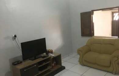 Imagem: A casa possui 2 Dormitórios, 1 Banheiro, 1 Vaga na garagem