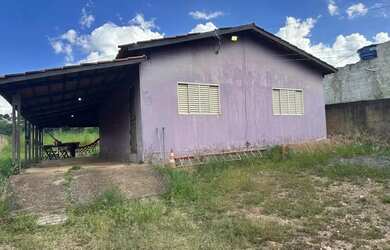 Imagem: A casa possui 2 Dormitórios, 1 Banheiro, 5 Vagas na garagem