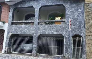 Imagem: A casa possui 3 Dormitórios, 4 Banheiros, 2 Vagas na garagem