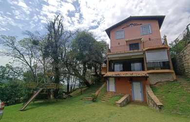 Imagem: A casa em condomínio possui 4 Dormitórios, 4 Banheiros, 5