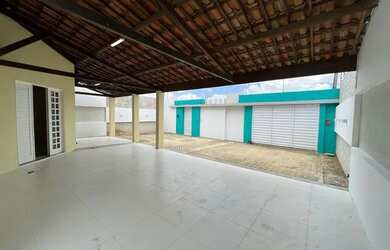 Imagem: A casa possui 2 Dormitórios, 1 Banheiro, 1 Vaga na garagem