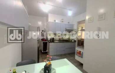 Imagem 14: COPACABANA - POSTO 4 - 3 QUARTOS - 2 BANHEIROS - DEPENDENCIAS COMPLETAS - VAGA