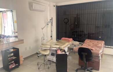 Imagem: O depósito possui 3 Vagas na garagem, 33m² de Área e está