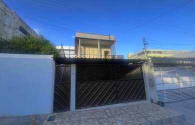 Imagem: A casa possui 5 Dormitórios, 5 Banheiros, 2 Vagas na garagem