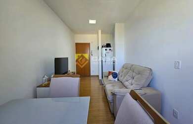 Imagem: O apartamento possui 2 Dormitórios, 1 Banheiro, 1 Vaga na garagem