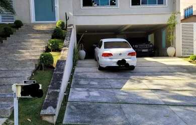 Imagem: A casa em condomínio possui 4 Dormitórios, 2 Banheiros, 5