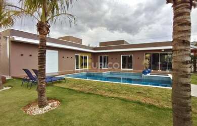 Imagem: A casa em condomínio possui 4 Dormitórios, 5 Banheiros, 4