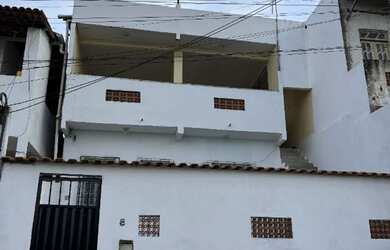 Imagem: A casa possui 4 Dormitórios, 2 Banheiros, 72m² de Área e