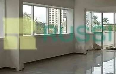 Imagem: O depósito possui 5 Vagas na garagem, 360m² de Área e está