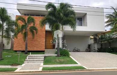 Imagem: A casa em condomínio possui 4 Dormitórios, 5 Banheiros, 5