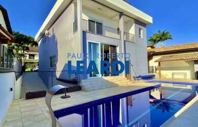 Imagem: A casa em condomínio possui 5 Dormitórios, 5 Banheiros, 4