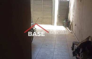 Imagem: A casa possui 2 Dormitórios, 1 Banheiro, 2 Vagas na garagem