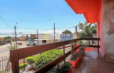 Imagem: A casa possui 3 Dormitórios, 2 Banheiros, 3 Vagas na garagem