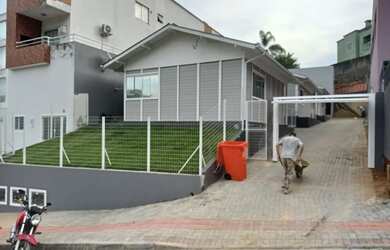 Imagem: A casa possui 5 Dormitórios, 5 Banheiros, 3 Vagas na garagem