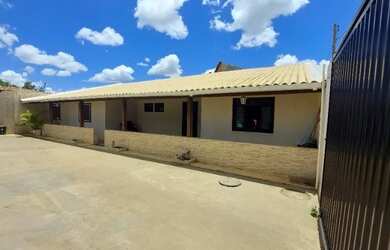 Imagem: A casa em condomínio possui 3 Dormitórios, 3 Banheiros, 4