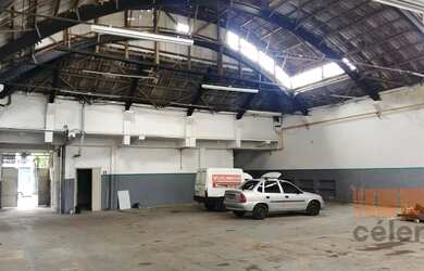 Imagem: O depósito possui 5 Vagas na garagem, 926-0m² de Área e está