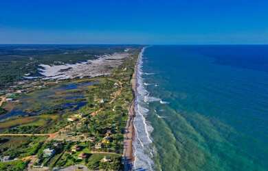 Imagem: O terreno possui 600m² de Área e está localizado em Entre