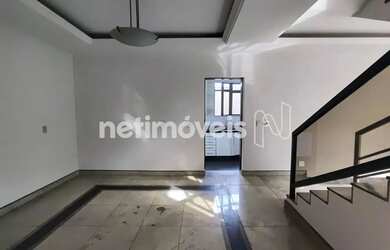 Imagem: A casa possui 5 Dormitórios, 3 Banheiros, 5 Vagas na garagem