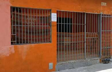 Imagem: A casa possui 4 Dormitórios, 3 Banheiros, 1 Vaga na garagem