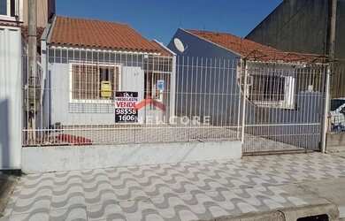 Imagem: A casa possui 2 Dormitórios, 1 Banheiro, 2 Vagas na garagem