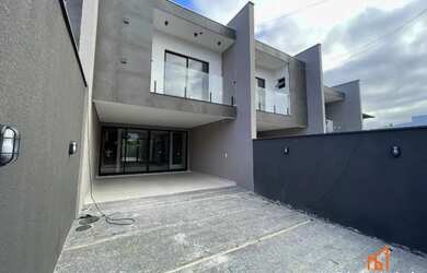 Imagem: A casa possui 3 Dormitórios, 3 Banheiros, 3 Vagas na garagem