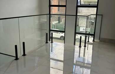 Imagem: A casa em condomínio possui 4 Dormitórios, 5 Banheiros, 4