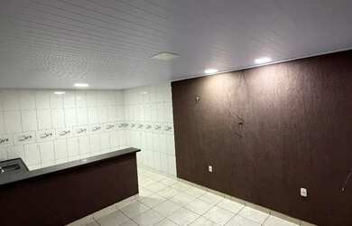 Imagem: A casa possui 1 Dormitório, 1 Banheiro, 1 Vaga na garagem e