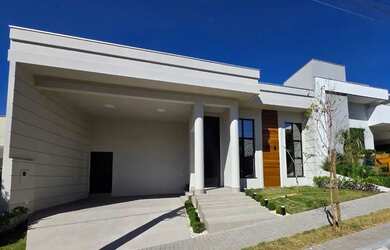 Imagem: A casa em condomínio possui 3 Dormitórios, 1 Banheiro, 2 Vagas