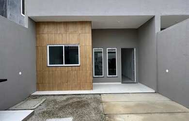 Imagem: A casa possui 2 Dormitórios, 2 Banheiros, 2 Vagas na garagem