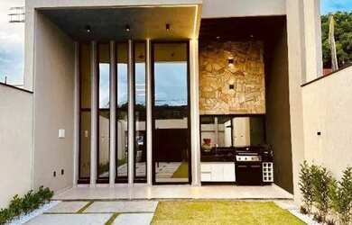 Imagem: A casa possui 3 Dormitórios, 3 Banheiros, 2 Vagas na garagem