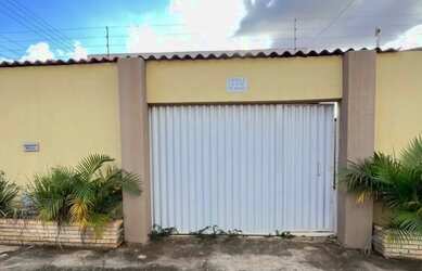 Imagem: A casa possui 2 Dormitórios, 1 Banheiro, 1 Vaga na garagem