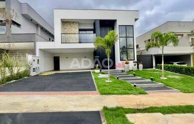 Imagem: A casa em condomínio possui 4 Dormitórios, 5 Banheiros, 4