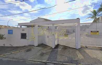 Imagem: A casa possui 3 Dormitórios, 3 Banheiros, 2 Vagas na garagem