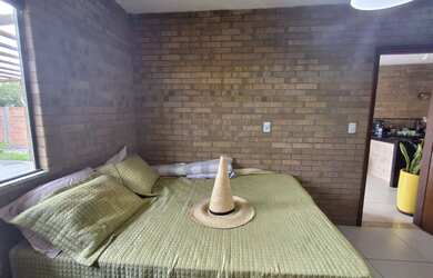 Imagem: A casa em condomínio possui 1 Dormitório, 1 Banheiro, 64m²