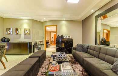 Imagem: O apartamento possui 3 Dormitórios, 2 Banheiros, 2 Vagas na