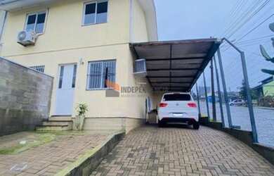 Imagem: A casa possui 2 Dormitórios, 1 Banheiro, 2 Vagas na garagem