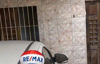 Imagem: A casa possui 3 Dormitórios, 2 Banheiros, 1 Vaga na garagem