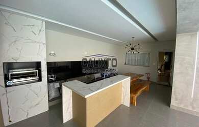 Imagem: A casa possui 3 Dormitórios, 1 Banheiro, 3 Vagas na garagem